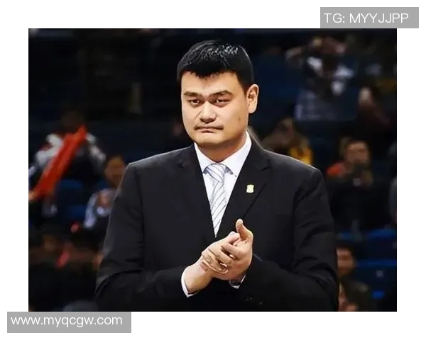 姚明在复旦大学演讲分享篮球人生与教育理念的精彩瞬间