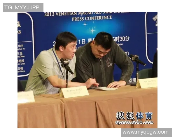 姚明手模背后的故事与篮球巨星的成长之路