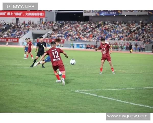 足球明星遭好友逆袭被戴帽赛场上演兄弟情深的精彩瞬间 足球明星遭好友逆袭被戴帽赛场上演兄弟情深的精彩瞬间